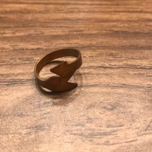 Adjustable arrow ring
